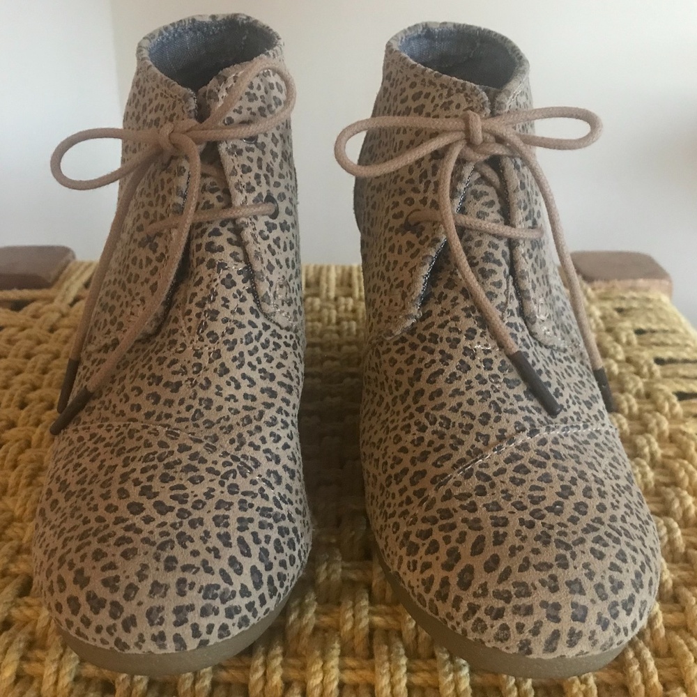 TOMS wedge lace up shoes